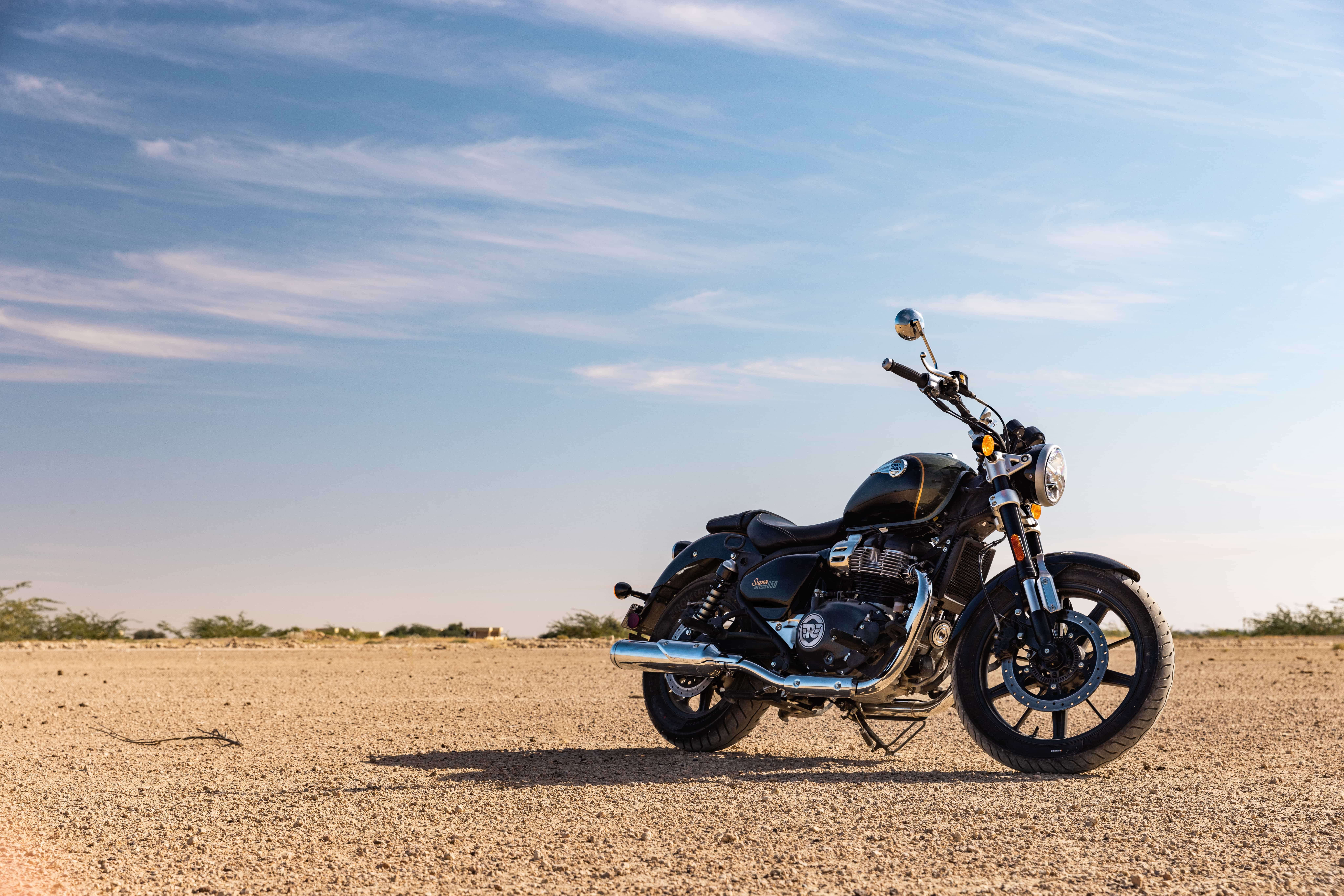 Royal Enfield Super Meteor 650: foto