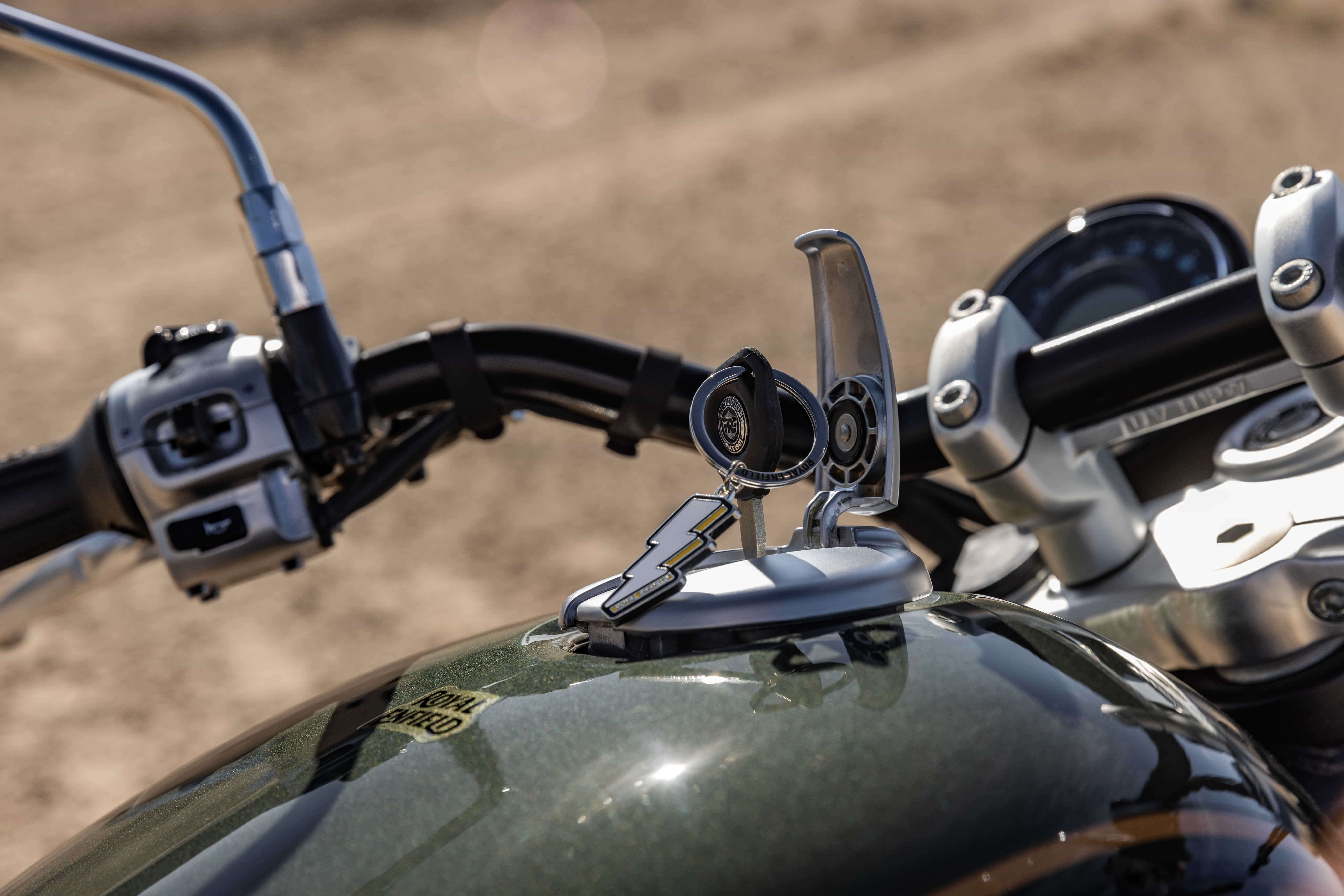 Royal Enfield Super Meteor 650: foto