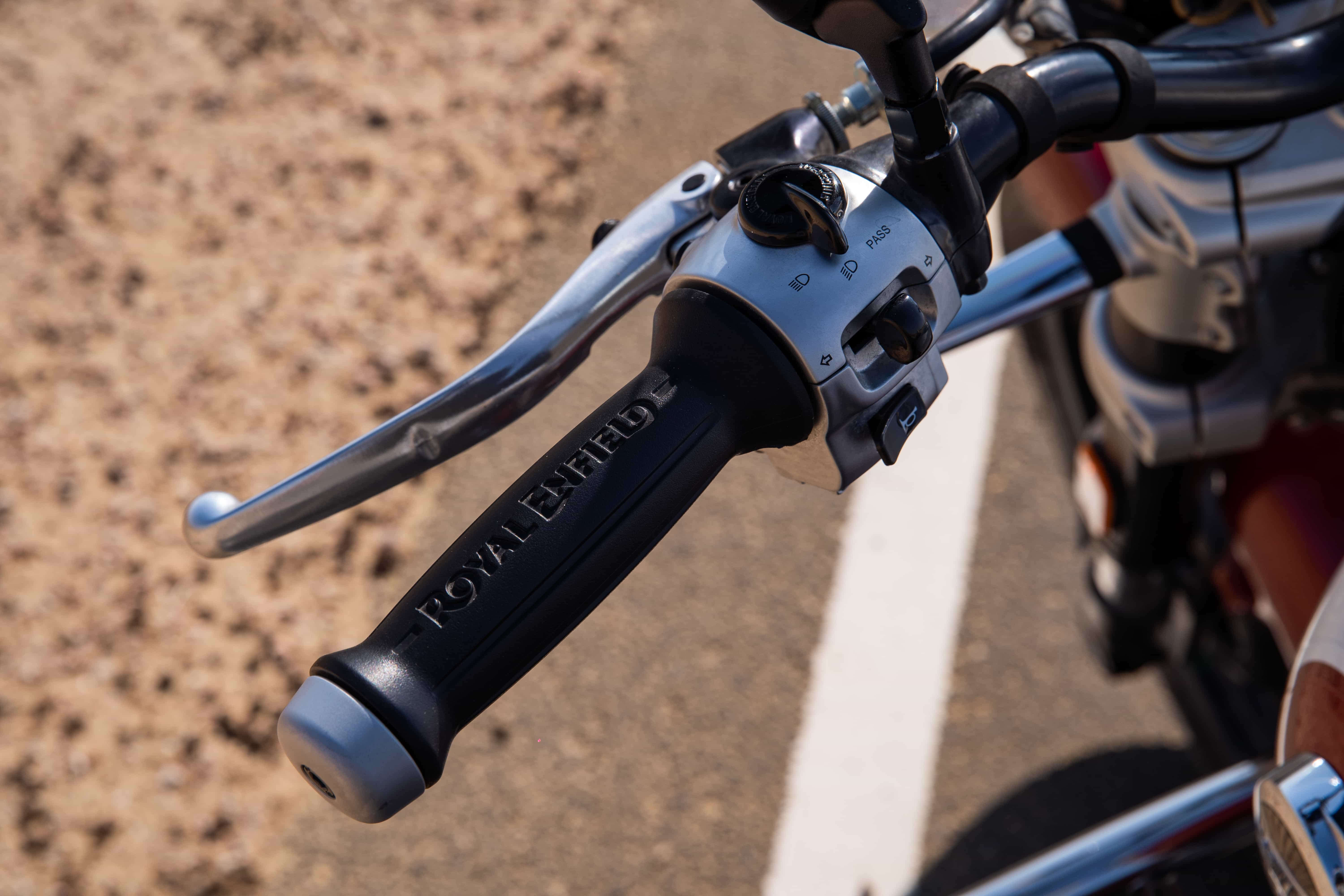 Royal Enfield Super Meteor 650: foto