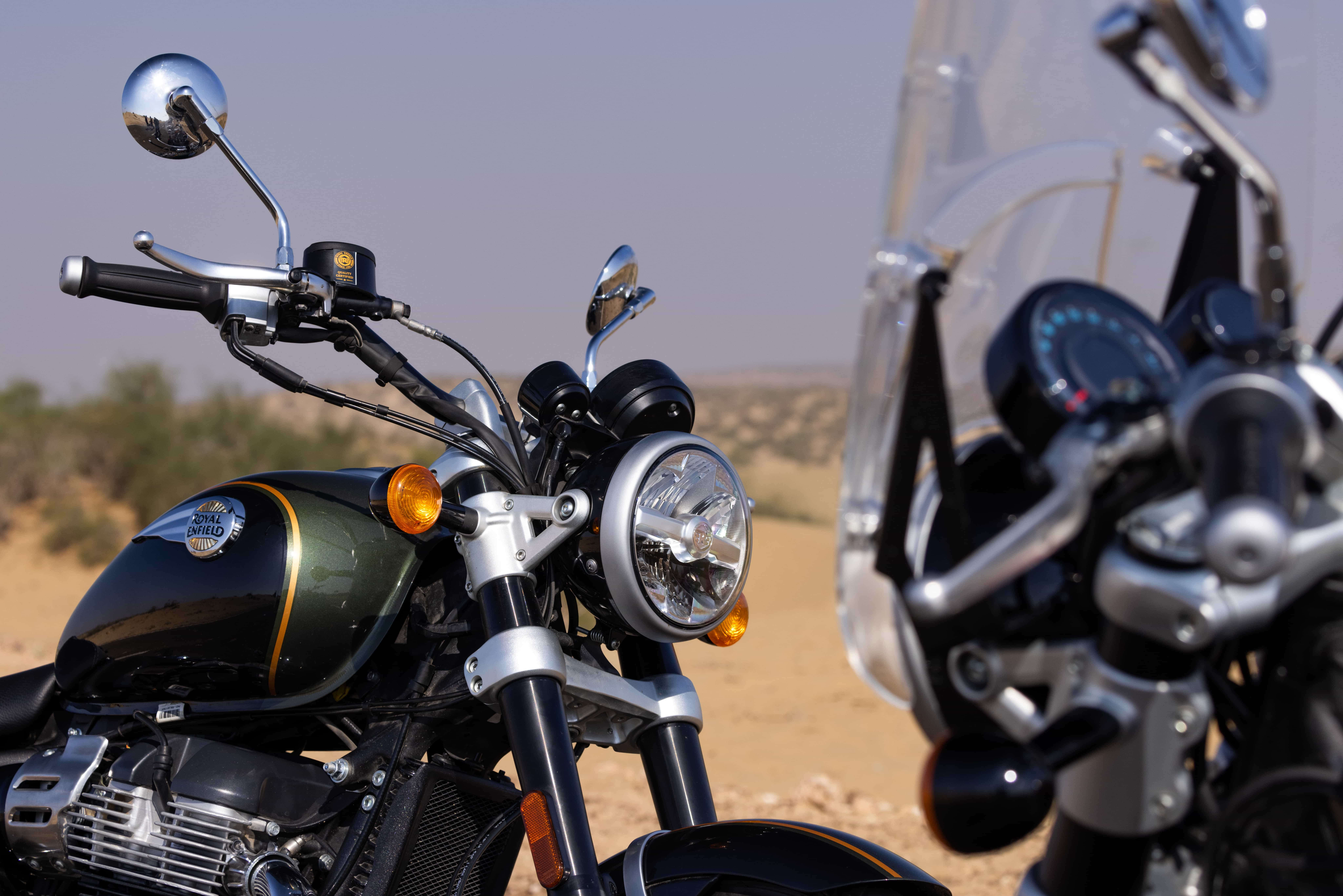 Royal Enfield Super Meteor 650: foto