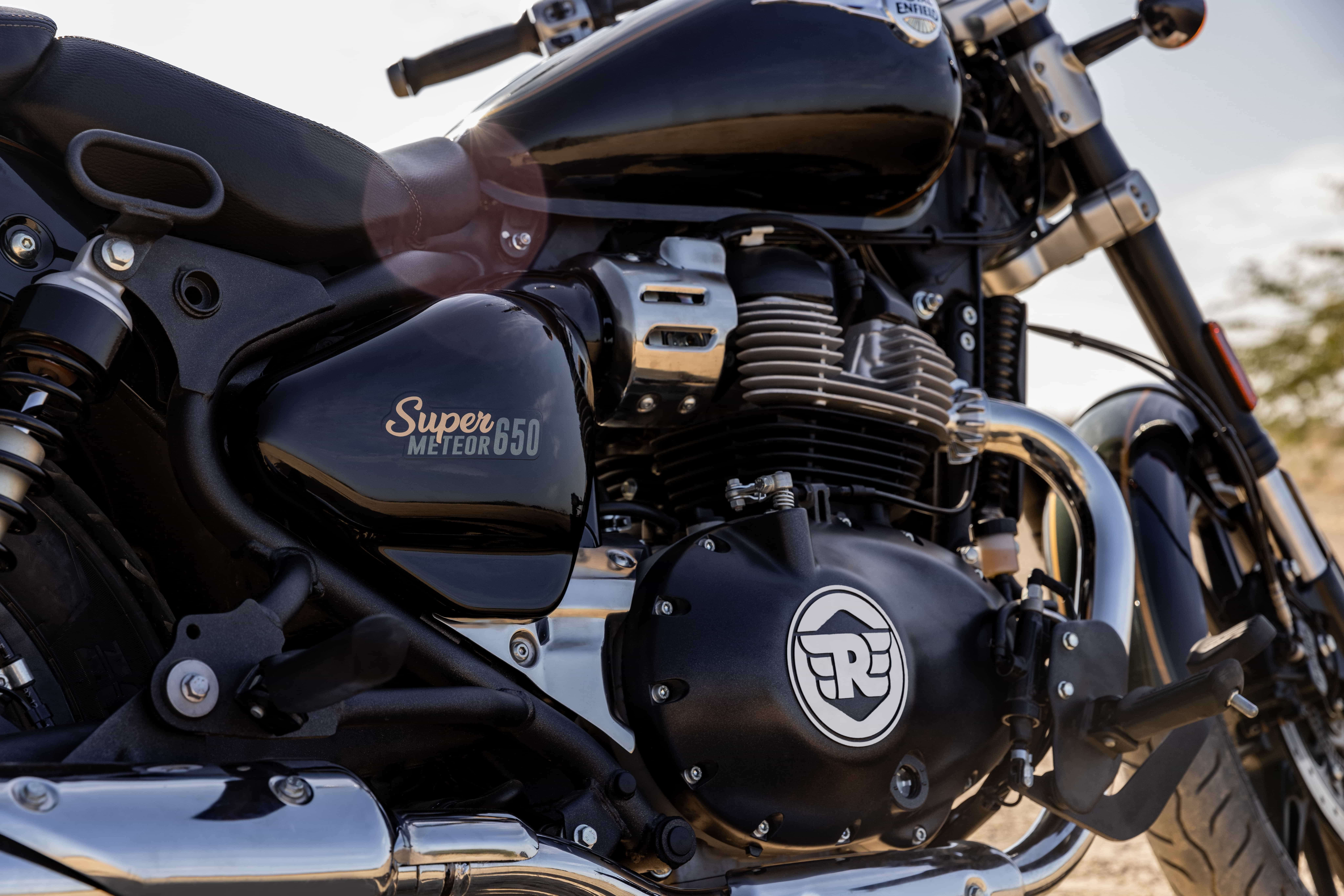 Royal Enfield Super Meteor 650: foto