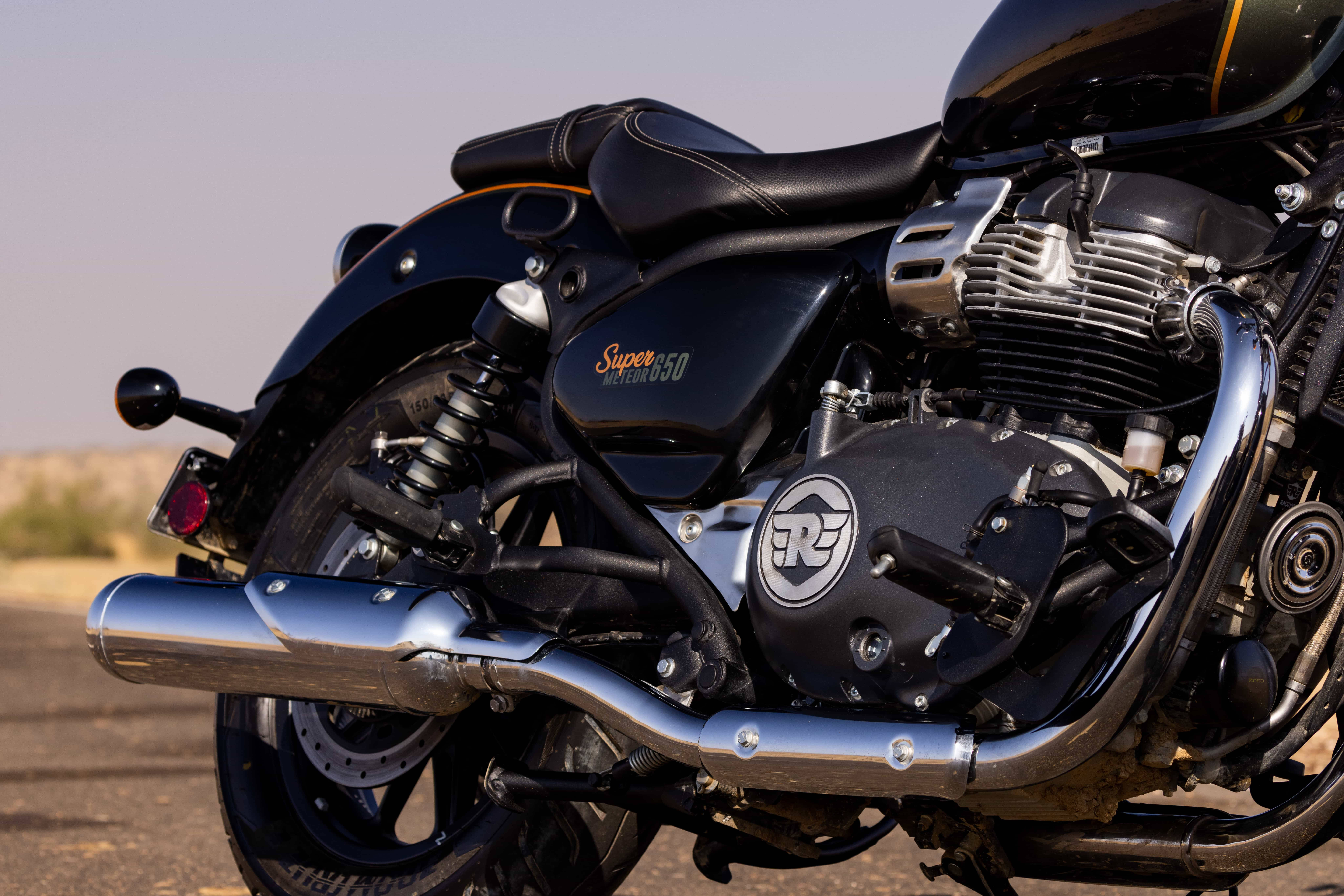 Royal Enfield Super Meteor 650: foto