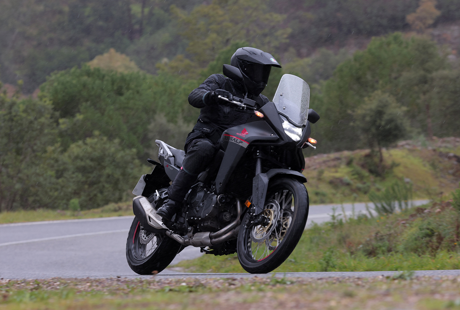 Honda XL750 Transalp, le foto della prova