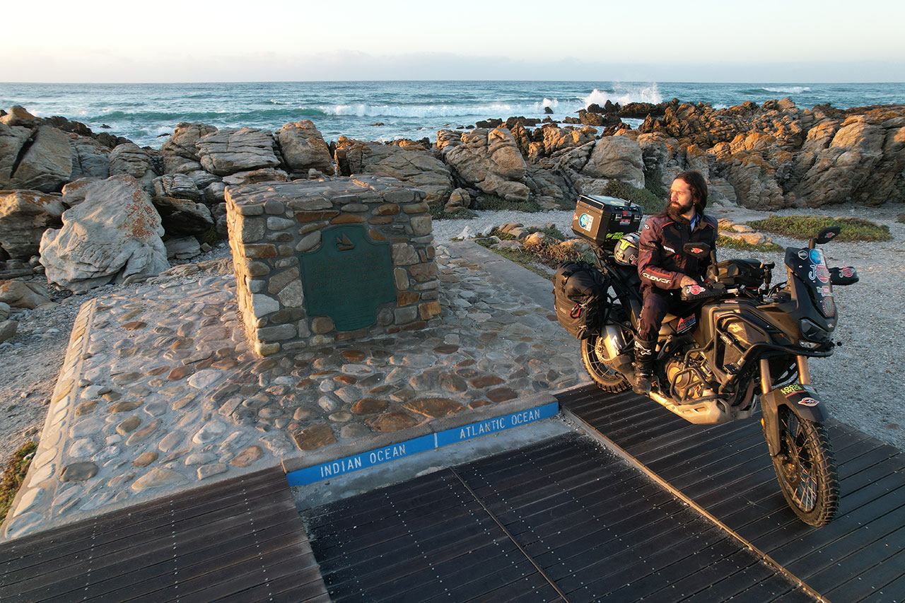 Fabryrock, da Capo Nord a Cape Town con l'Africa Twin: le foto