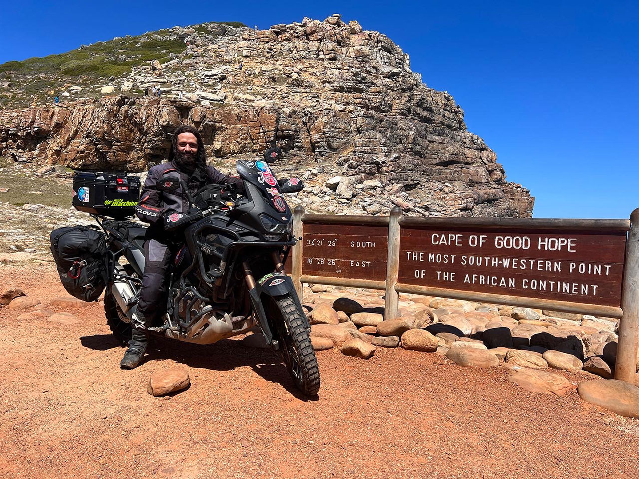 Fabryrock, da Capo Nord a Cape Town con l'Africa Twin: le foto