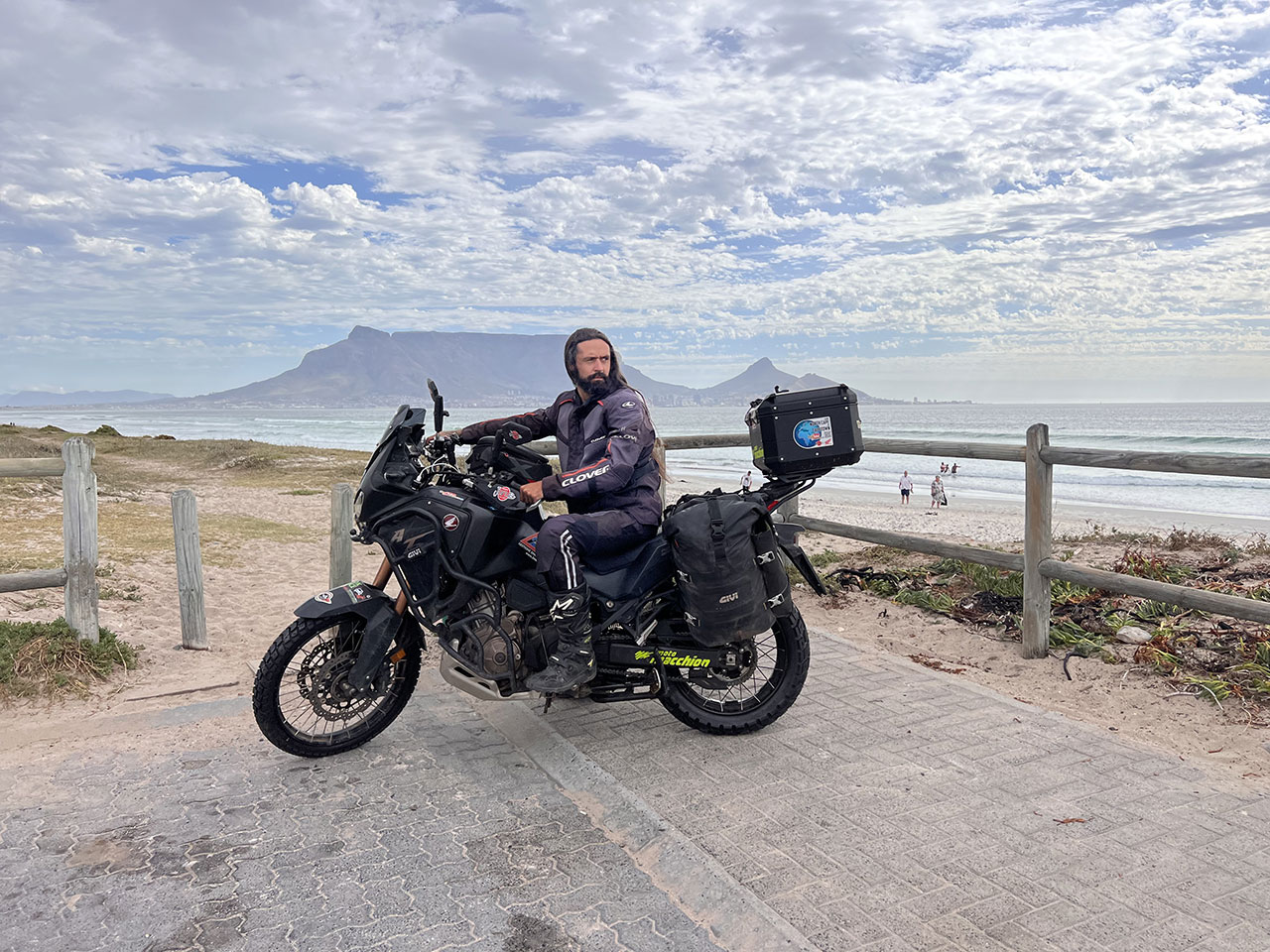 Fabryrock, da Capo Nord a Cape Town con l'Africa Twin: le foto