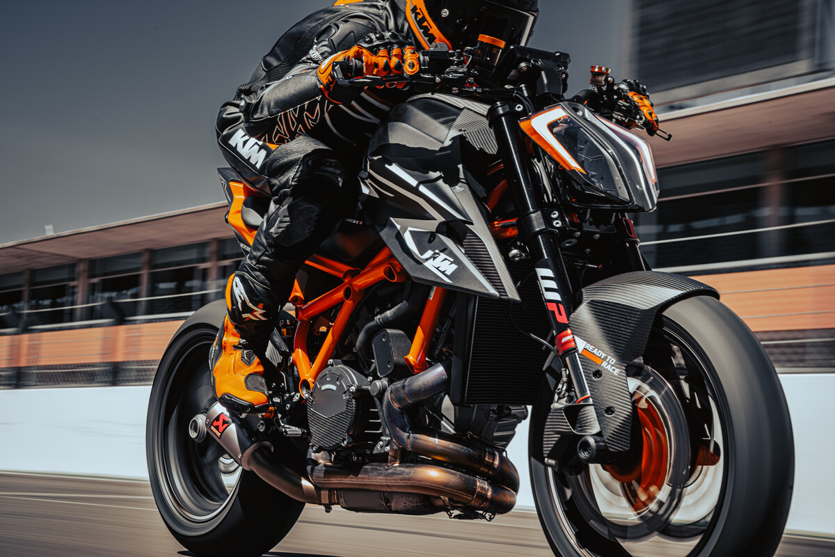 KTM 1290 Super Duke RR 2023: foto