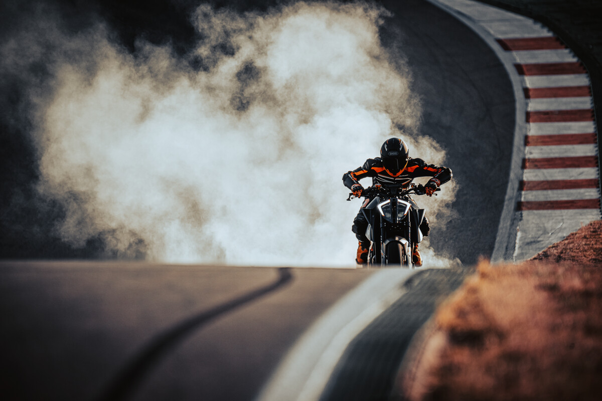KTM 1290 Super Duke RR 2023: foto