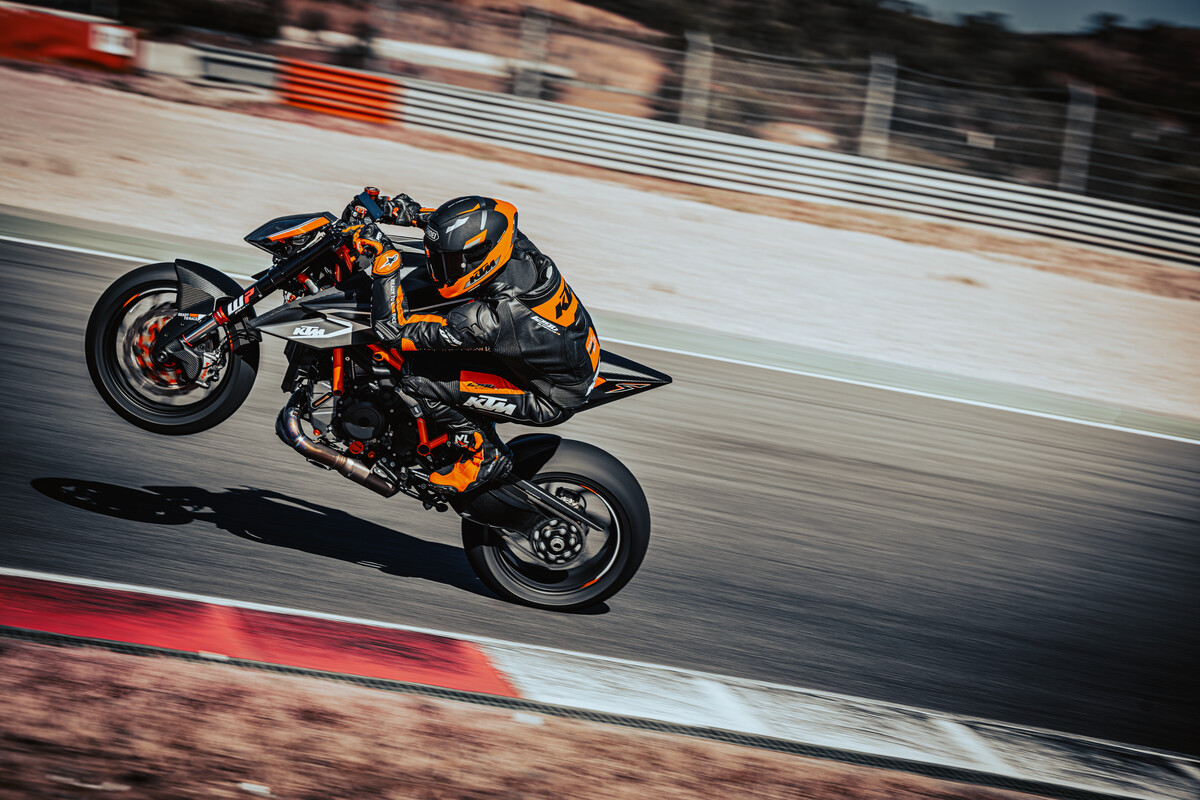 KTM 1290 Super Duke RR 2023: foto