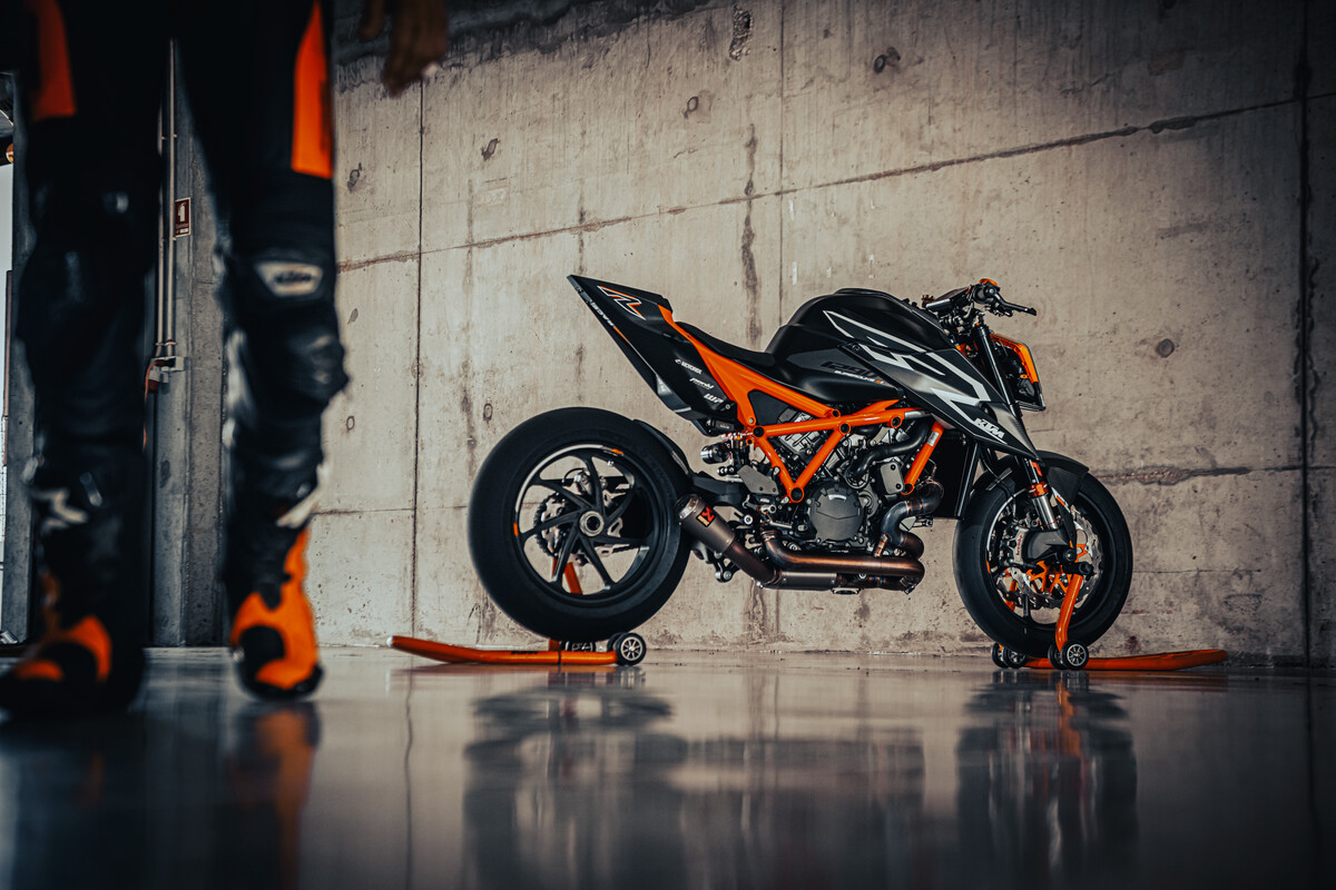 KTM 1290 Super Duke RR 2023: foto