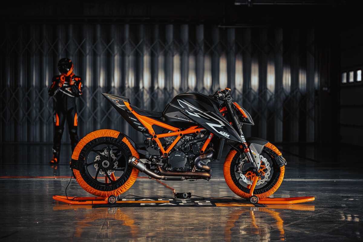 KTM 1290 Super Duke RR 2023: foto
