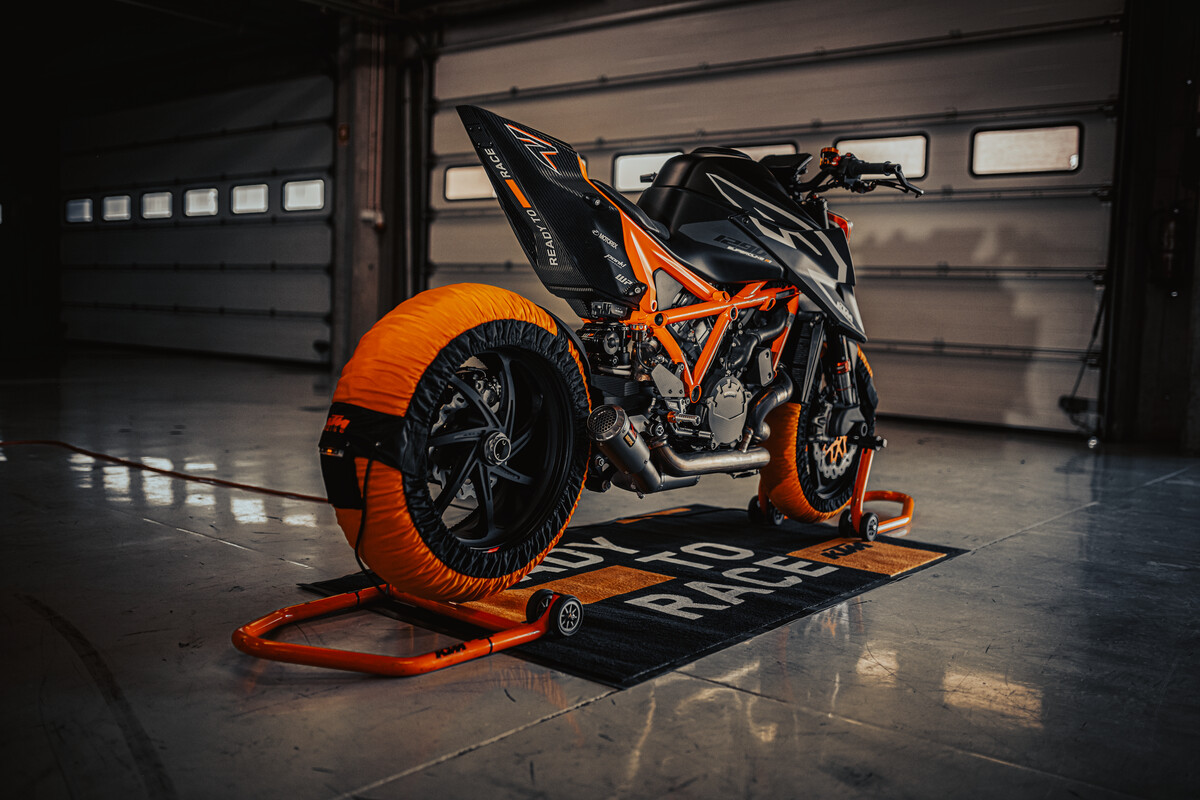 KTM 1290 Super Duke RR 2023: foto