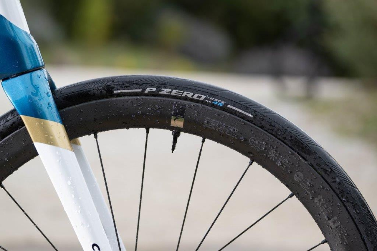 Pirelli P Zero Race 4S TLR, pneumatico per bici da strada tubeless 4 stagioni
