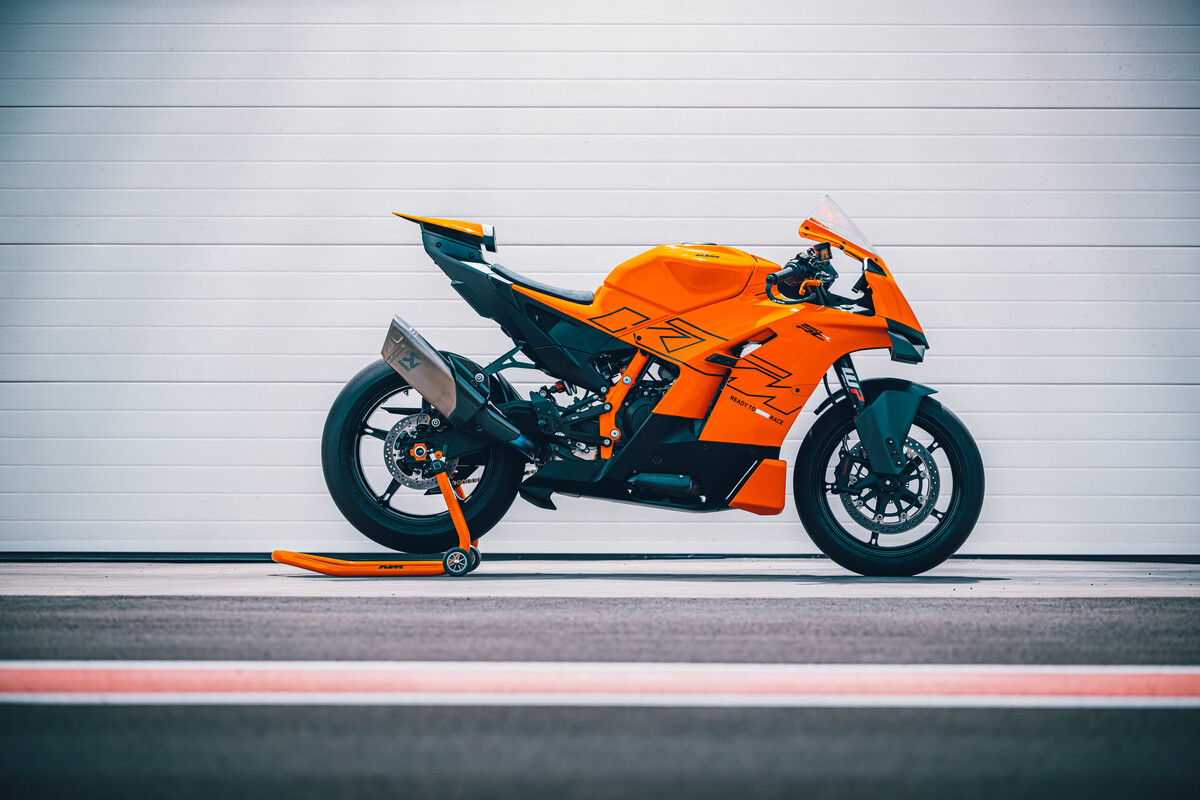 KTM 990 RC R 2026: 130 cavalli di pura adrenalina su due ruote