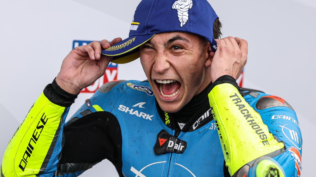 Raul Fernandez vince e piange: “Ce l’ho fatta grazie alla mia famiglia”