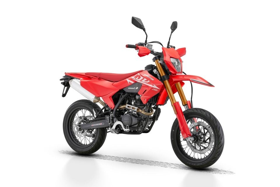 QJMotor COV 125: la motard che strizza l'occhio ai giovani rider italiani