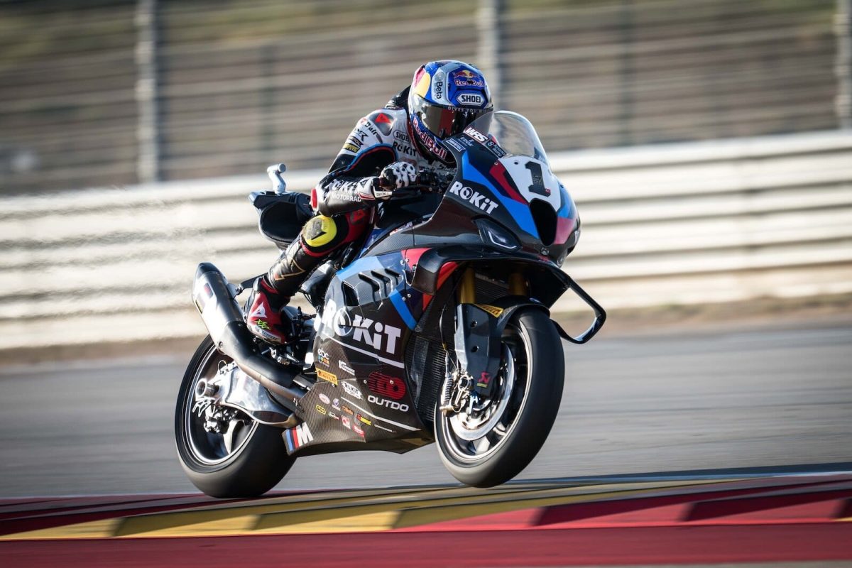 BMW sul tetto del mondo: Razgatlioglu firma l’impresa dell’anno in Superbike