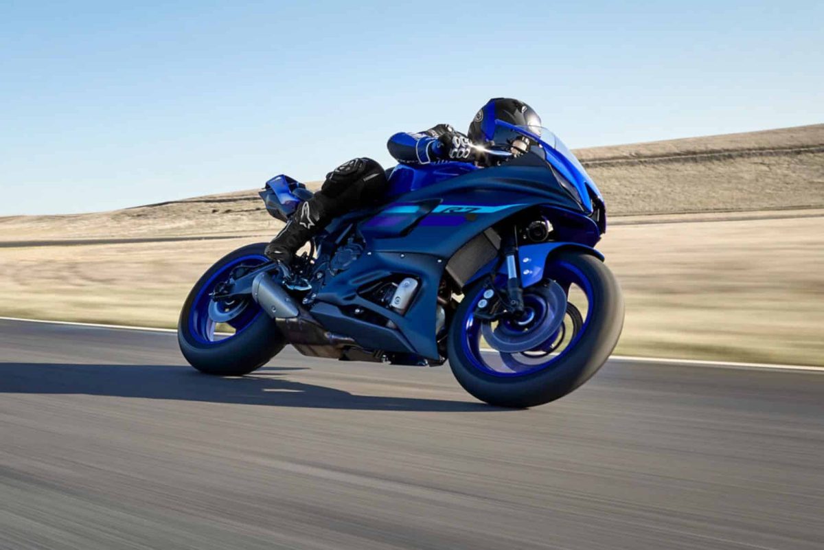 Yzf R7 Riding Style Yamaha YZF R7 2026: ride by wire, controllo di trazione e TFT