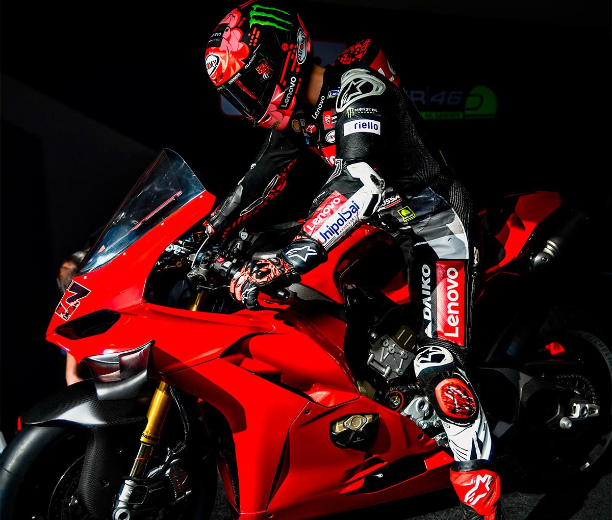 Bagnaia vola a Misano con una Ducati stradale: tempi da MotoGP - Motoblog