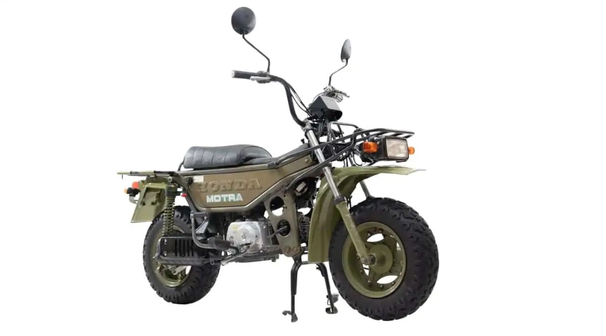 Mini moto 49 cc Honda Motra con portapacchi e design robusto, adatta al fuoristrada