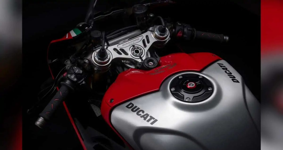 Una Ducati Panigale V4 SP 2027 in mostra, con dettagli tecnici e posizionamento nel mercato