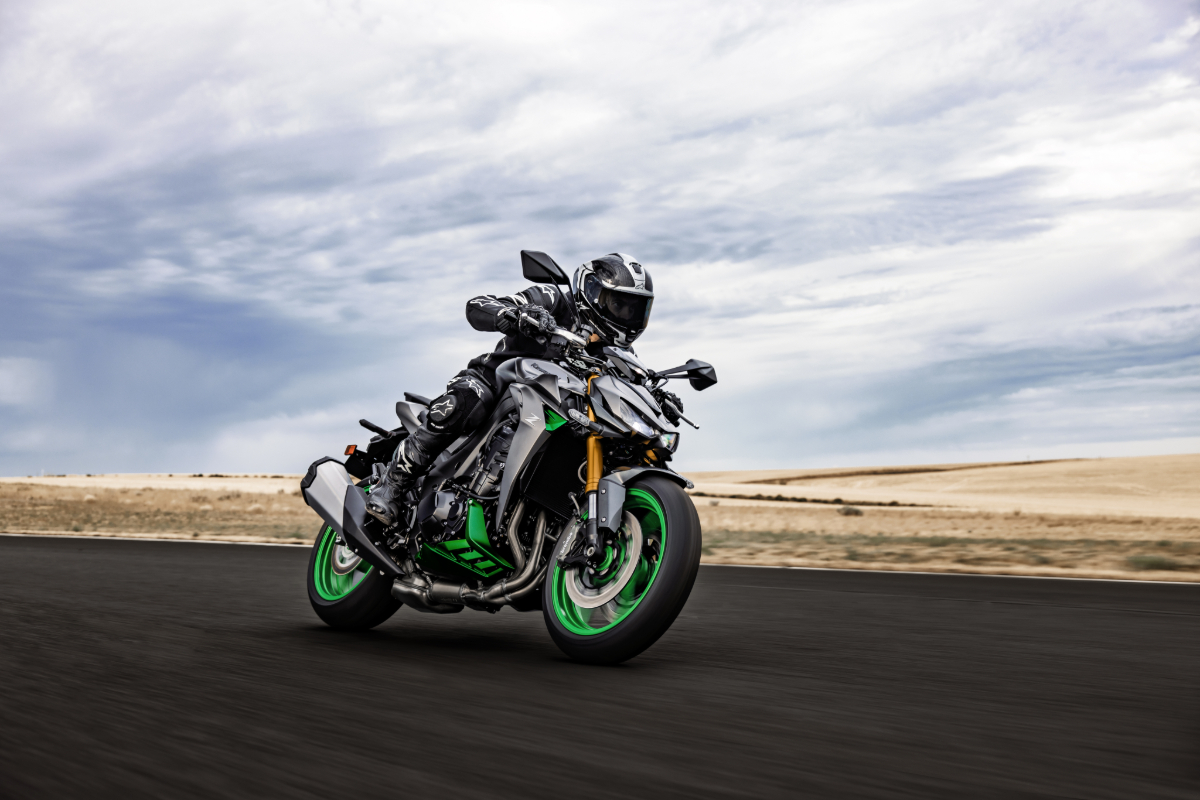 Kawasaki Z1100 MY2027 con nuove colorazioni e tecnologia avanzata