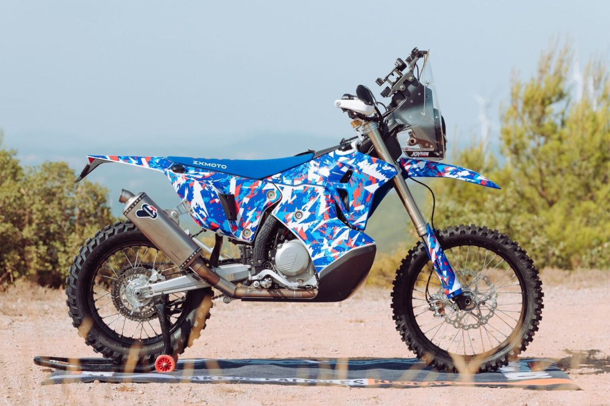 ZXMoto presenta la 450 Rally per la Dakar 2027, con Tobias Ebster e Joyride Race Service in Marocco