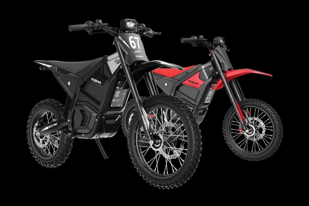 Moto elettrica Yozma IN 10 Pro in azione su terreno off-road, con ruote da 17 e 14 pollici