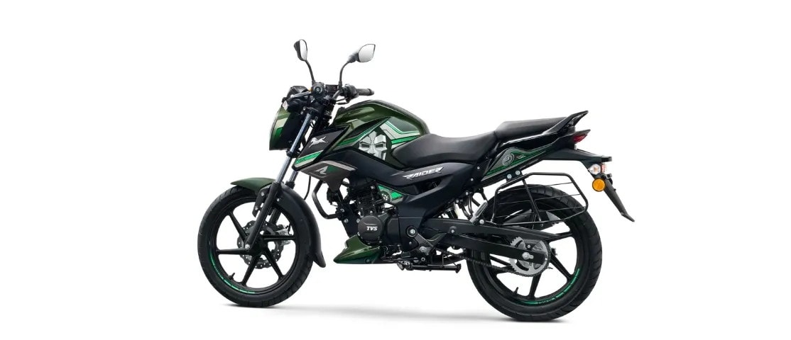 Moto TVS Raider Doctor Doom in Spectral Green, versione speciale ispirata al personaggio Marvel, con colorazione unica e design particolare