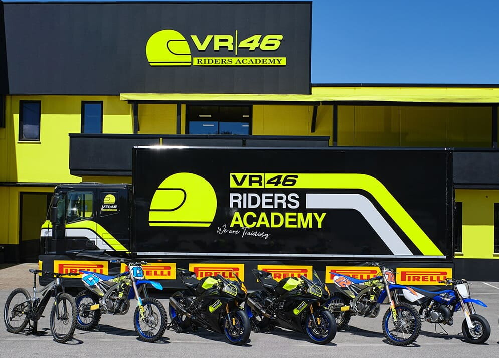 Piazza Dante Alighieri a Tavullia con piloti, moto e spettacoli durante Tavullia in Moto 2026