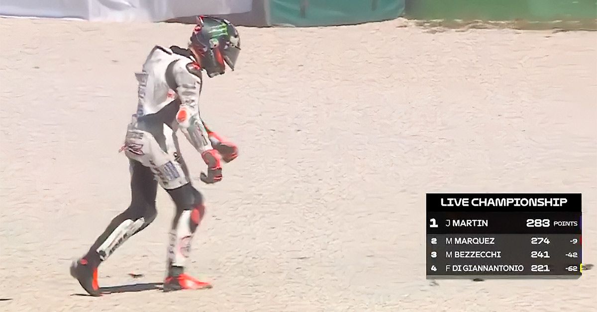 Marco Bezzecchi cade a Misano dopo un errore di traiettoria e piccola oscillazione della moto
