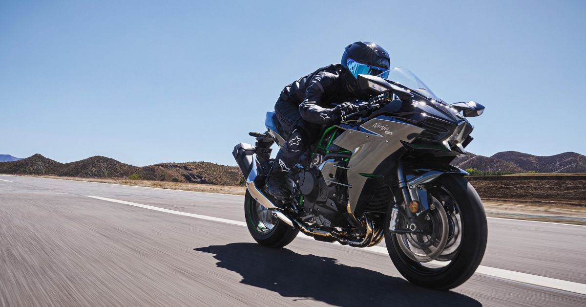 Kawasaki rinnova la Ninja H2 2027: motore sovralimentato, elettronica avanzata e design estremo