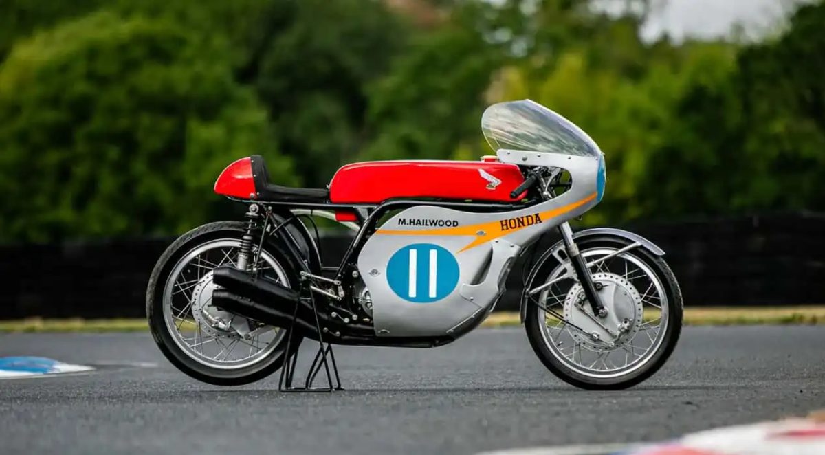Una Honda RC173 del 1966, guidata da Mike Hailwood, è in asta con valutazione fino a un milione di euro