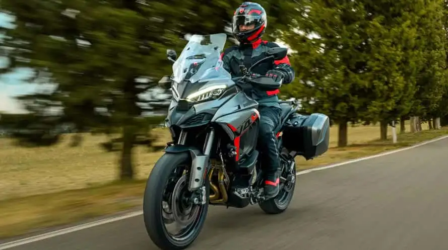 Nuove regole per la patente moto in Irlanda del Nord: corsi obbligatori e restrizioni più lunghe