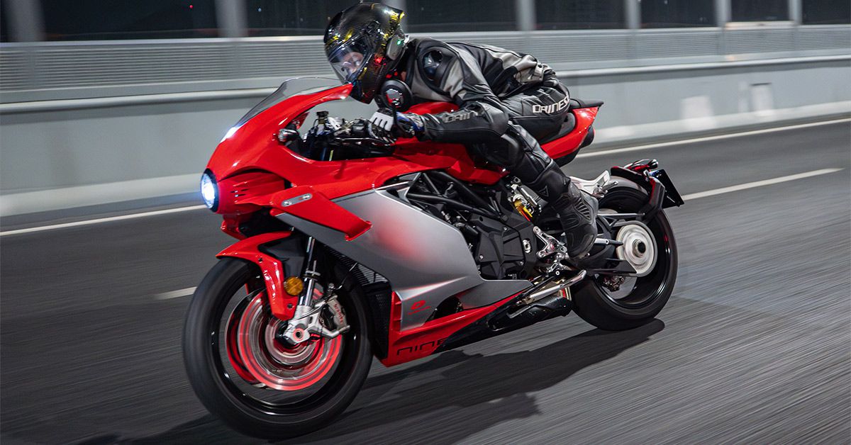 QJMotor Super 9: una sportiva cinese con design simile a MV Agusta e prezzo ridotto del 58%